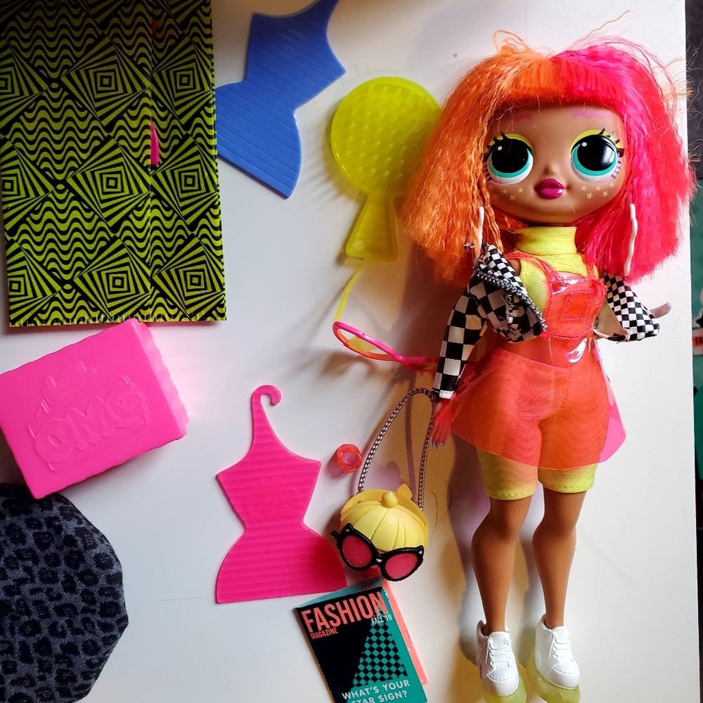 L.O.L OMG Neonliscious doll